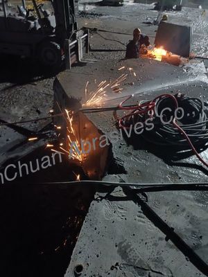 Ηλεκτροποιημένο διαμαντένιο σύρμα πριόνι που χρησιμοποιείται για την κοπή δομών και κολώνων σκυροδέματος